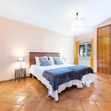 Villa Vale Do Garrao V4 *